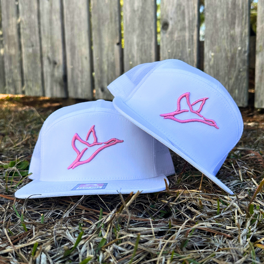 7 Panel White Hat | Pink Icon